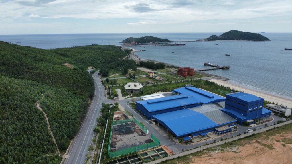 Nhà máy Titan Hoàng Long